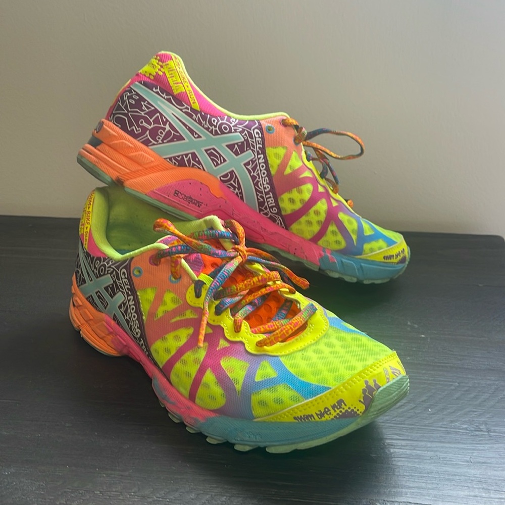 Asics Gel-Noosa Tri 9, Size 8.5, Multi-Color Shoes! Only wore a couple of times!